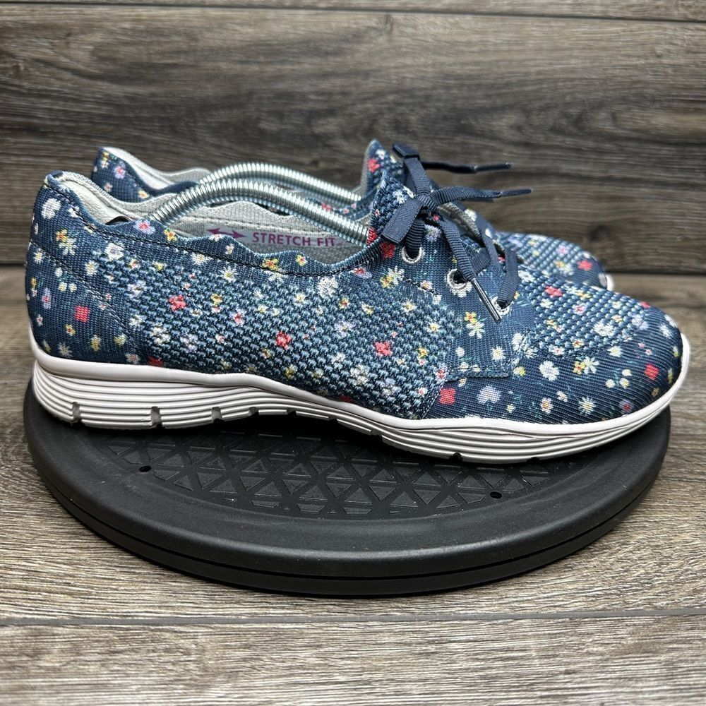 Skechers Seager Stretch Fit Womens US Size 9.5 Memory Foam Blue Sneakers